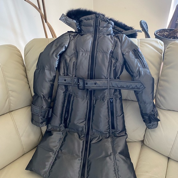 Burberry jacket! Size 4 uk or size 2 US. Beautiful fox fur hood. Stunning coat - Picture 4 of 12